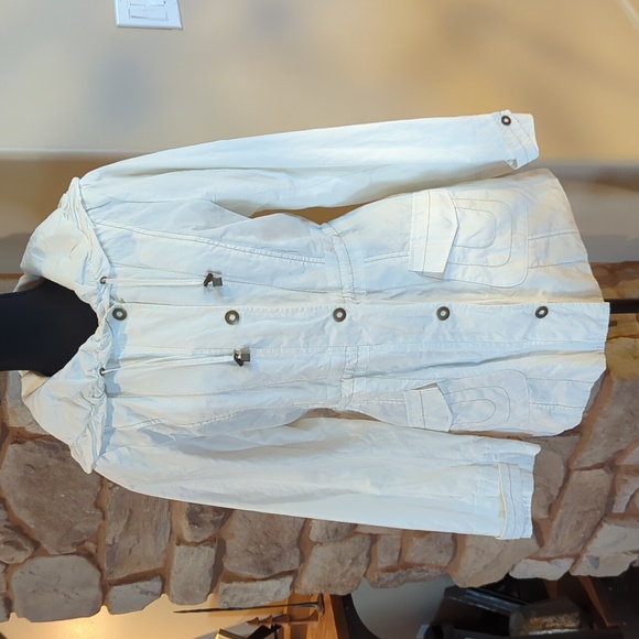 Soft shell, lightweight rain jacket - Picture 1 of 16